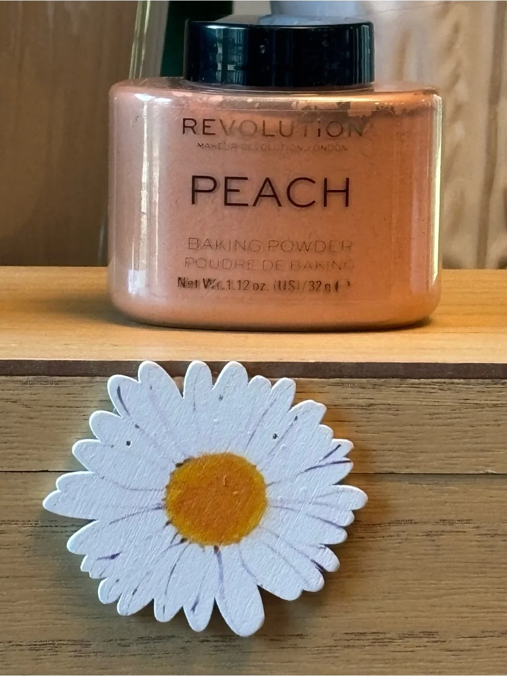 Revolution Peach Setting Powder - Peach and Black